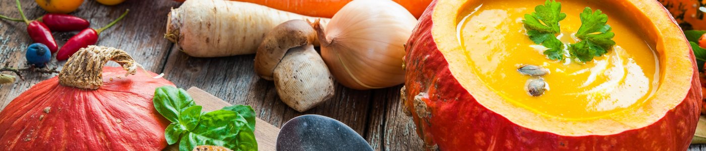 Kürbissuppe mit frischem Gemüse © fotolia.com - Alexander Raths