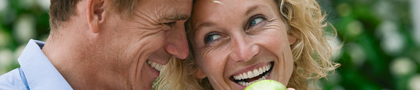 Apfel essen © Imagesource