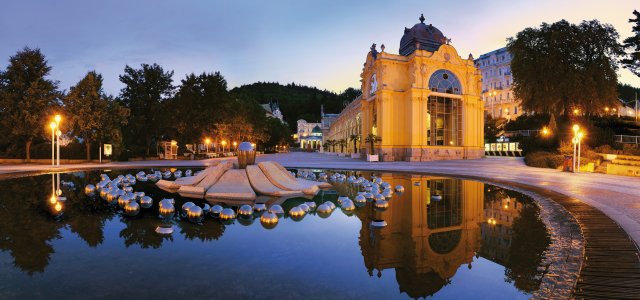 Singende Fontäne am Abend in Marienbad © CzechTourism.com/Ladislav Renner