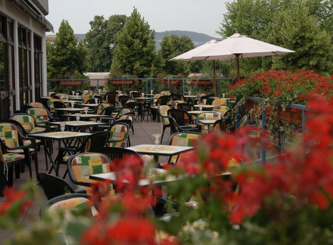 Terrasse © Senator und m & i Fachklinik